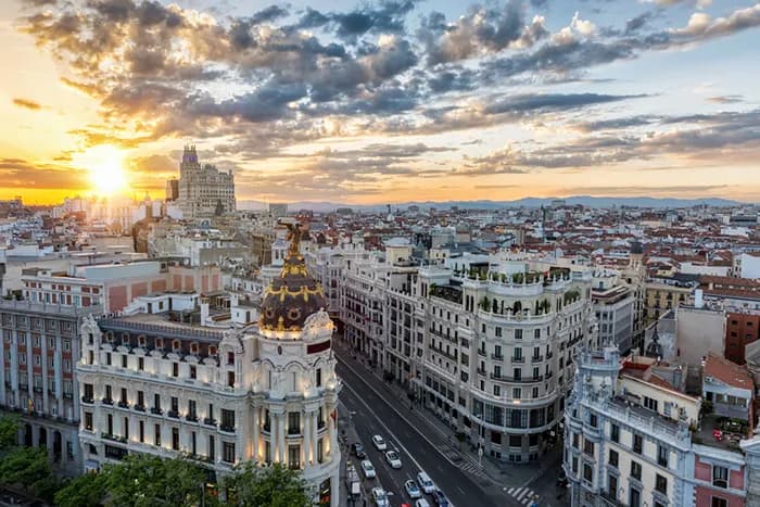 FLEX MADRİD & VALENCIA & BARCELONA AJet Hava Yolları Özel Seferi ile 4 Gece, fotoğraf 1